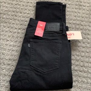 Levi’s 711 skinny jeans. Black